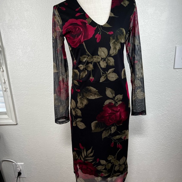 Dress with flowery fabric in medium size - Picture 8 of 15